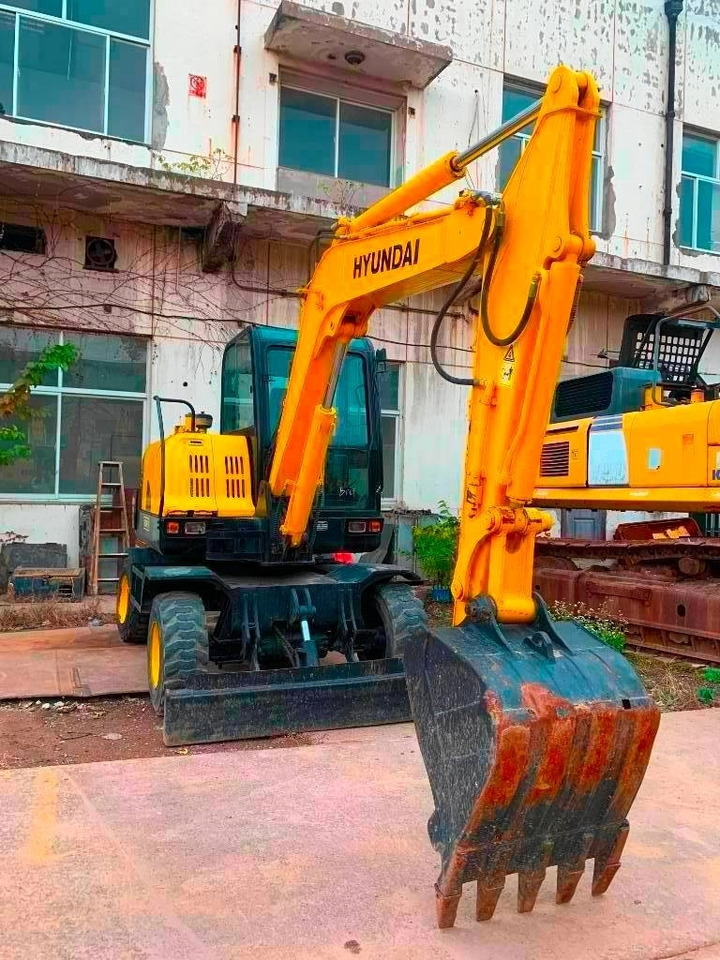 Hyundai Robex 60 W-7  - Pelle sur pneus: photos 2 Hyundai Robex 60 W-7  - Pelle sur pneus: photos 2