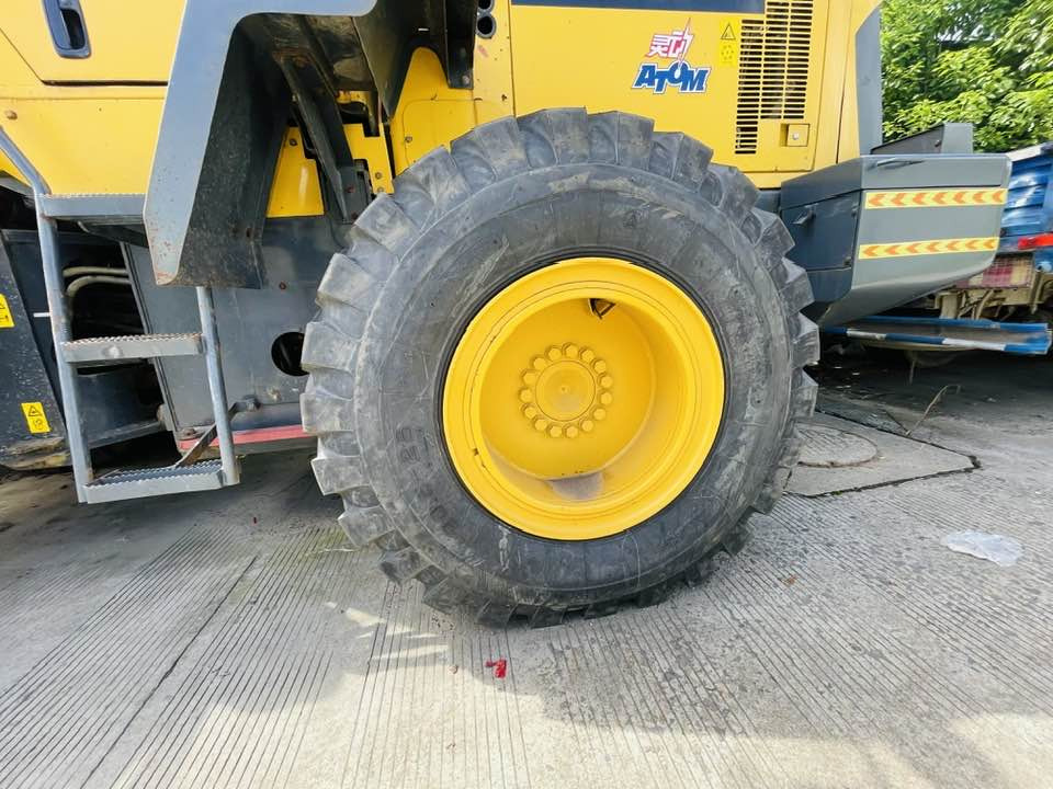Komatsu WA320-8 - Chargeuse sur pneus: photos 5 Komatsu WA320-8 - Chargeuse sur pneus: photos 5