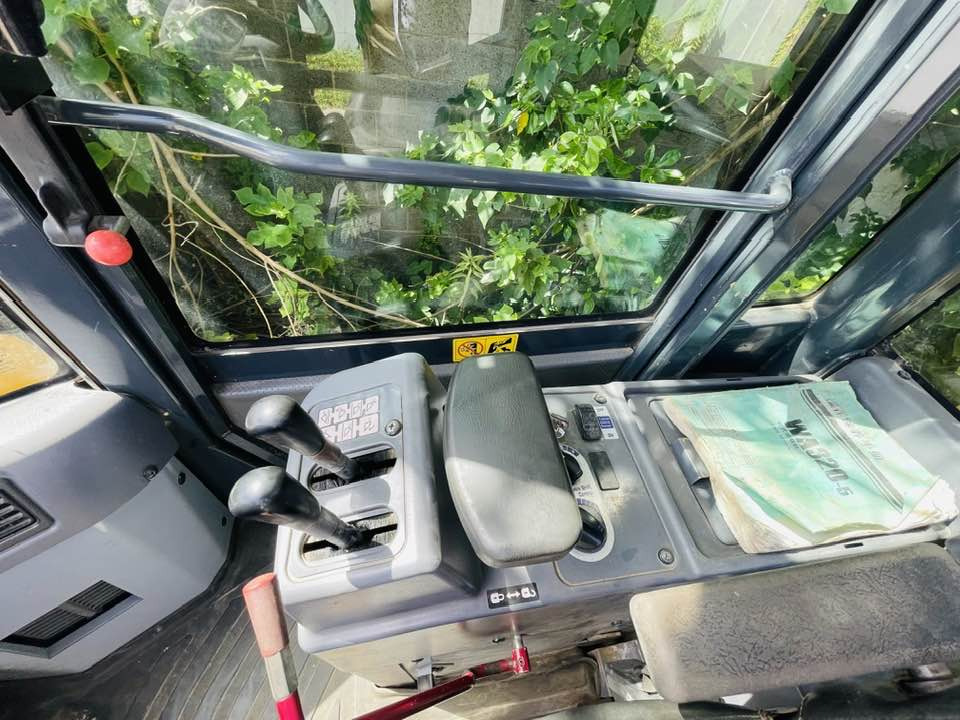 Komatsu WA320 - Chargeuse sur pneus: photos 3 Komatsu WA320 - Chargeuse sur pneus: photos 3