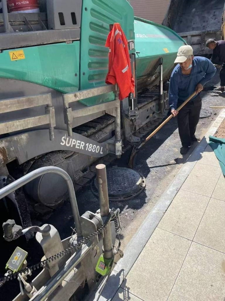 Vögele Super 1880L - Finisseur: photos 2 Vögele Super 1880L - Finisseur: photos 2