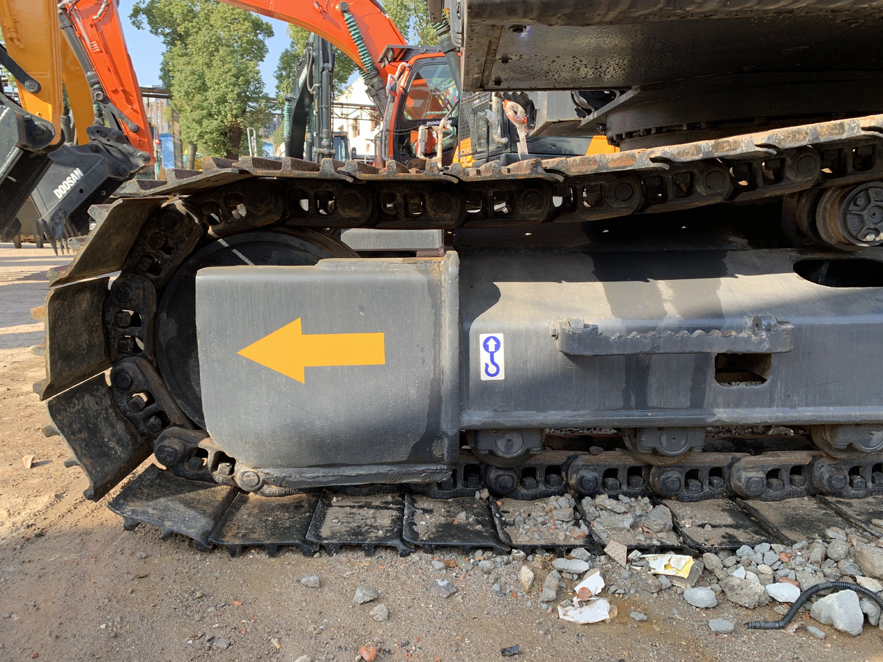 Volvo EC210D - Pelle sur pneus: photos 4 Volvo EC210D - Pelle sur pneus: photos 4