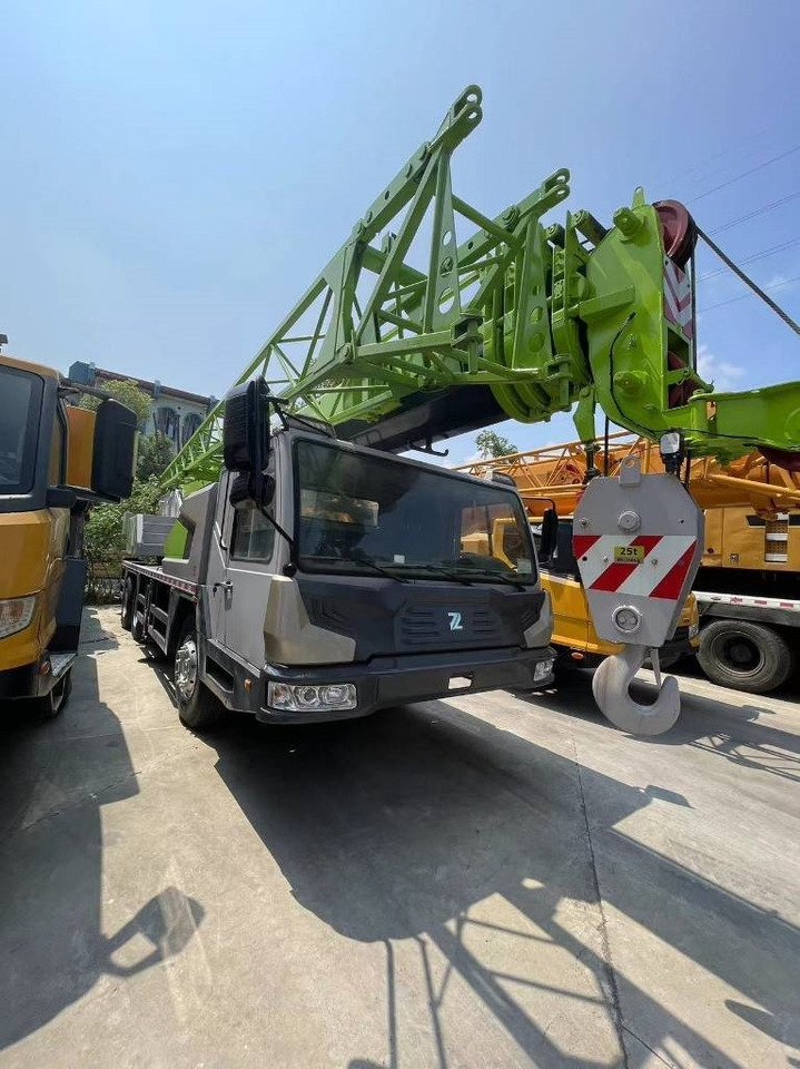 Zoomlion ZTC251V - Grue mobile: photos 2 Zoomlion ZTC251V - Grue mobile: photos 2