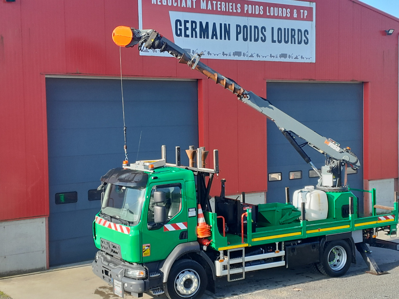 RENAULT D250 - Camion grue: photos 1 RENAULT D250 - Camion grue: photos 1