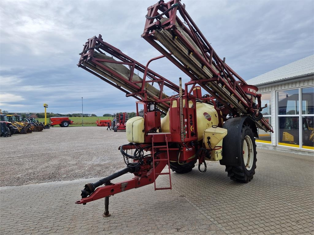 Hardi COMMANDER 2800 TWIN - Pulvérisateur traîné: photos 2 Hardi COMMANDER 2800 TWIN - Pulvérisateur traîné: photos 2