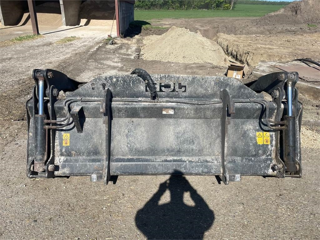JCB POWERGRAB 240 - Godet pour chargeur pour Machine agricole: photos 2 JCB POWERGRAB 240 - Godet pour chargeur pour Machine agricole: photos 2