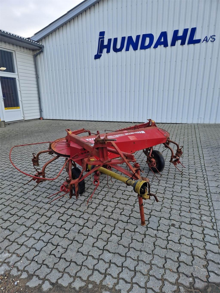 JF CR320 COMBIRIVE - Faneuse: photos 1 JF CR320 COMBIRIVE - Faneuse: photos 1