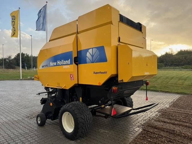 New Holland BR7070 - Presse à balles rondes: photos 5 New Holland BR7070 - Presse à balles rondes: photos 5