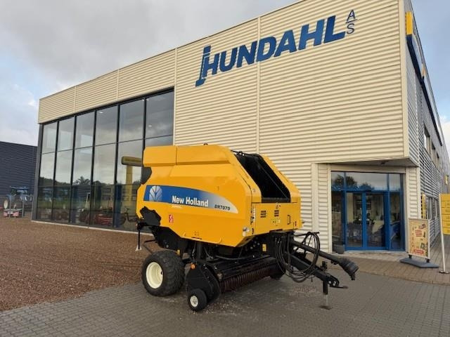 New Holland BR7070 - Presse à balles rondes: photos 1 New Holland BR7070 - Presse à balles rondes: photos 1