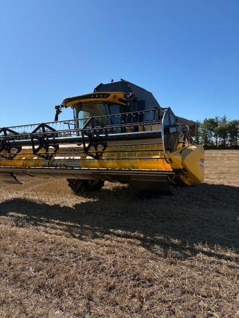 New Holland CX8.70 SLH - Moissonneuse-batteuse: photos 2 New Holland CX8.70 SLH - Moissonneuse-batteuse: photos 2