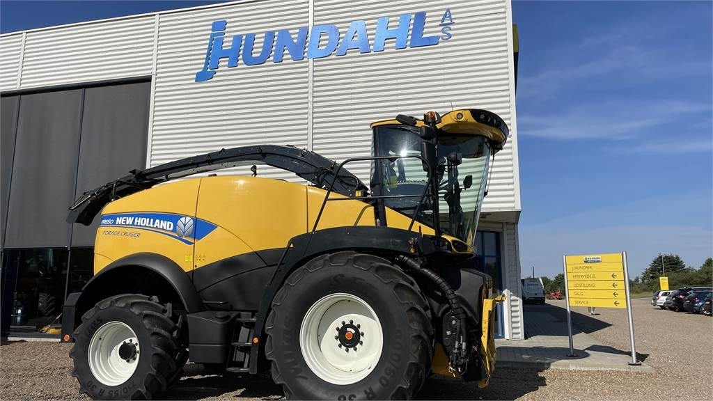 New Holland FR650 T4B - Ensileuse: photos 1 New Holland FR650 T4B - Ensileuse: photos 1