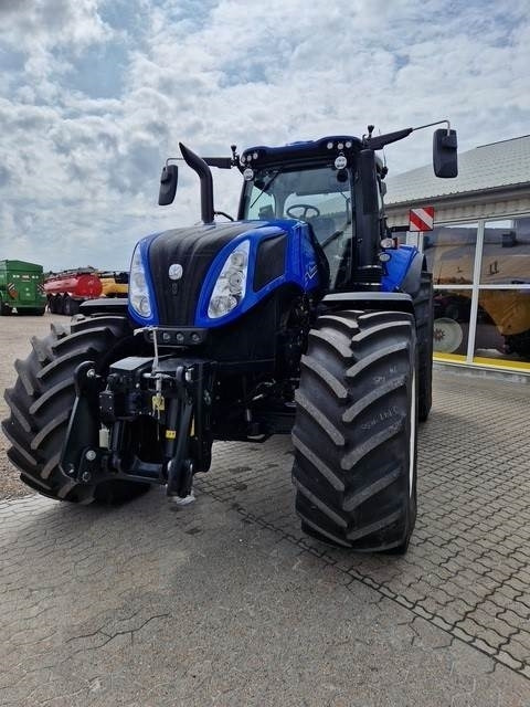New Holland T8.435 PLMI UC ST. V - Tracteur agricole: photos 4 New Holland T8.435 PLMI UC ST. V - Tracteur agricole: photos 4