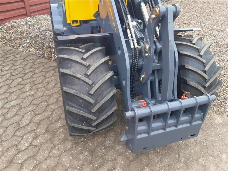 Eurotrac W12S med førerhus, skovl og gafler - Valet de ferme: photos 4 Eurotrac W12S med førerhus, skovl og gafler - Valet de ferme: photos 4