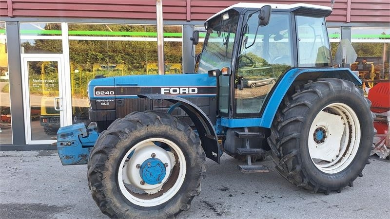 Ford 8240 - Tracteur agricole: photos 1 Ford 8240 - Tracteur agricole: photos 1