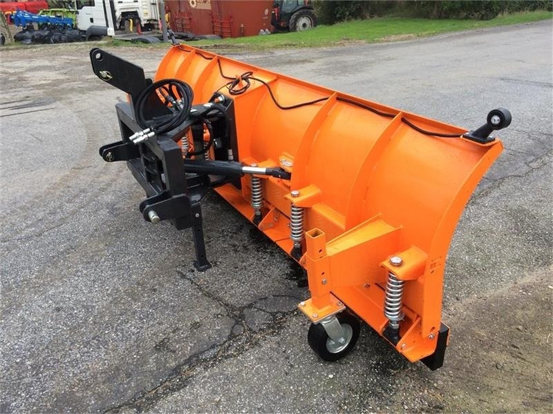 J-Maskiner IT-3000 skråplov med fjederbelastet skær - Lame à neige pour Machine agricole: photos 1 J-Maskiner IT-3000 skråplov med fjederbelastet skær - Lame à neige pour Machine agricole: photos 1