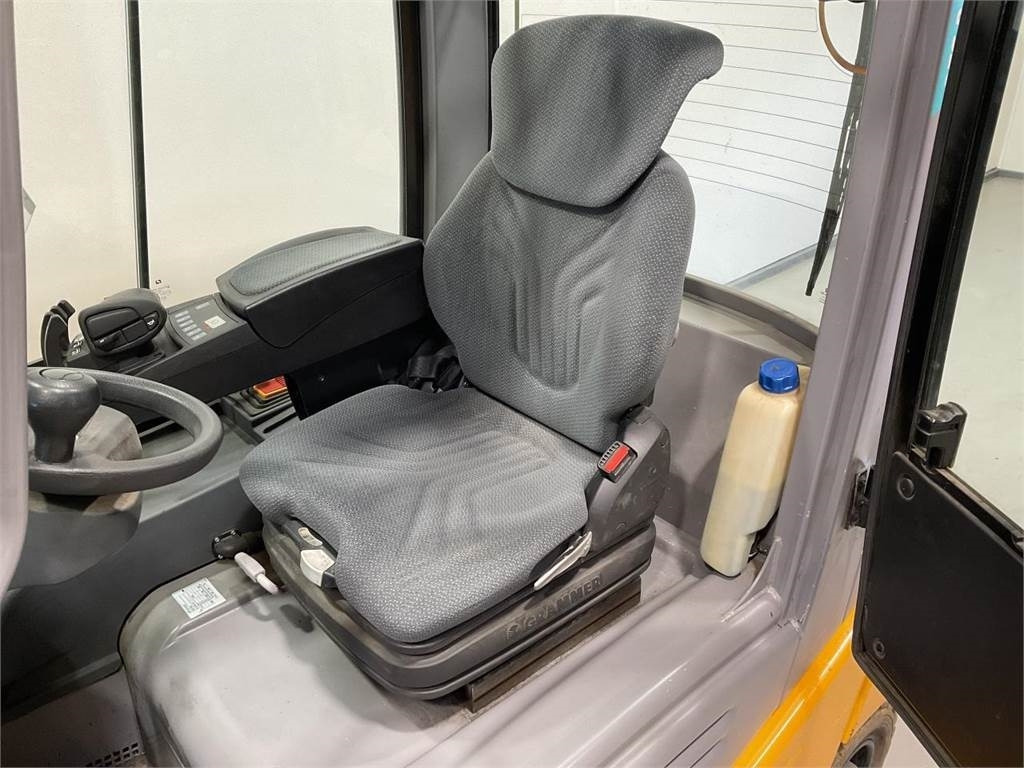 Jungheinrich EFG 320 - Chariot élévateur électrique: photos 5 Jungheinrich EFG 320 - Chariot élévateur électrique: photos 5