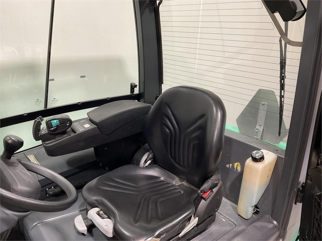 Mitsubishi FB40S-2 - Chariot élévateur électrique: photos 5 Mitsubishi FB40S-2 - Chariot élévateur électrique: photos 5