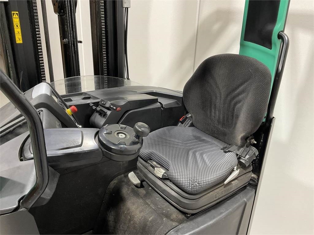 Mitsubishi RB16NH - Chariot à mât rétractable: photos 5 Mitsubishi RB16NH - Chariot à mât rétractable: photos 5