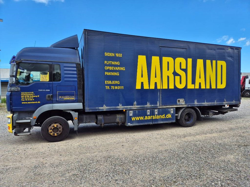 MAN TGM 12.280 // Lift // Sideopening - Camion fourgon: photos 2 MAN TGM 12.280 // Lift // Sideopening - Camion fourgon: photos 2