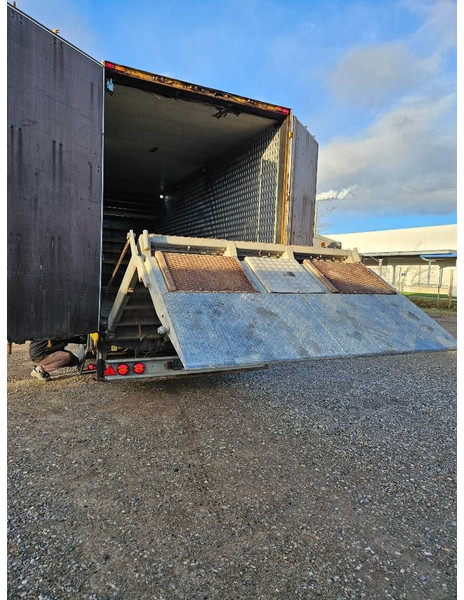 Montracon Racing// machinetrailer // Living area - Semi-remorque: photos 2 Montracon Racing// machinetrailer // Living area - Semi-remorque: photos 2