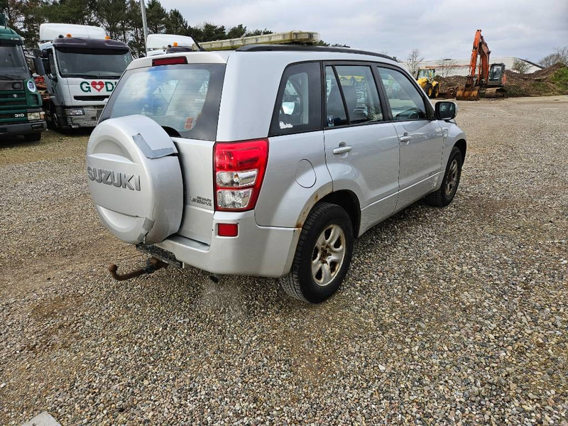 Suzuki Grand Vitara 2,0 GLX aut. Van 5d - Voiture: photos 5 Suzuki Grand Vitara 2,0 GLX aut. Van 5d - Voiture: photos 5