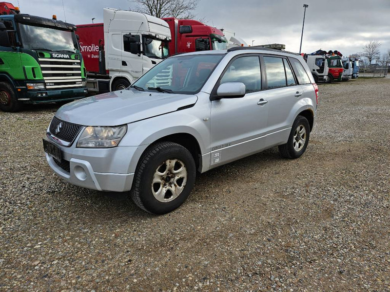 Suzuki Grand Vitara 2,0 GLX aut. Van 5d - Voiture: photos 1 Suzuki Grand Vitara 2,0 GLX aut. Van 5d - Voiture: photos 1