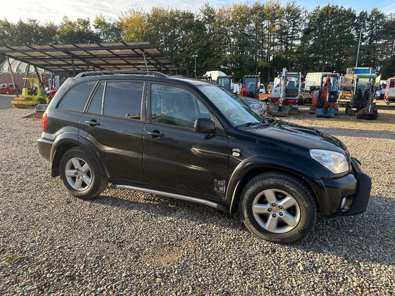 Toyota RAV4 2.0D 4x4 - Fourgon utilitaire: photos 3 Toyota RAV4 2.0D 4x4 - Fourgon utilitaire: photos 3