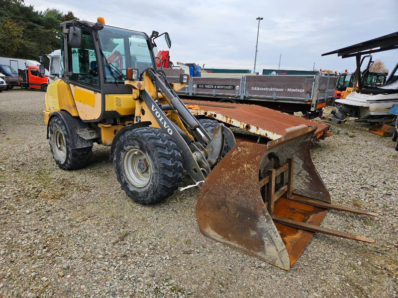 Volvo L 20 B - P//Forks + Bucket // - Chargeuse sur pneus: photos 1 Volvo L 20 B - P//Forks + Bucket // - Chargeuse sur pneus: photos 1