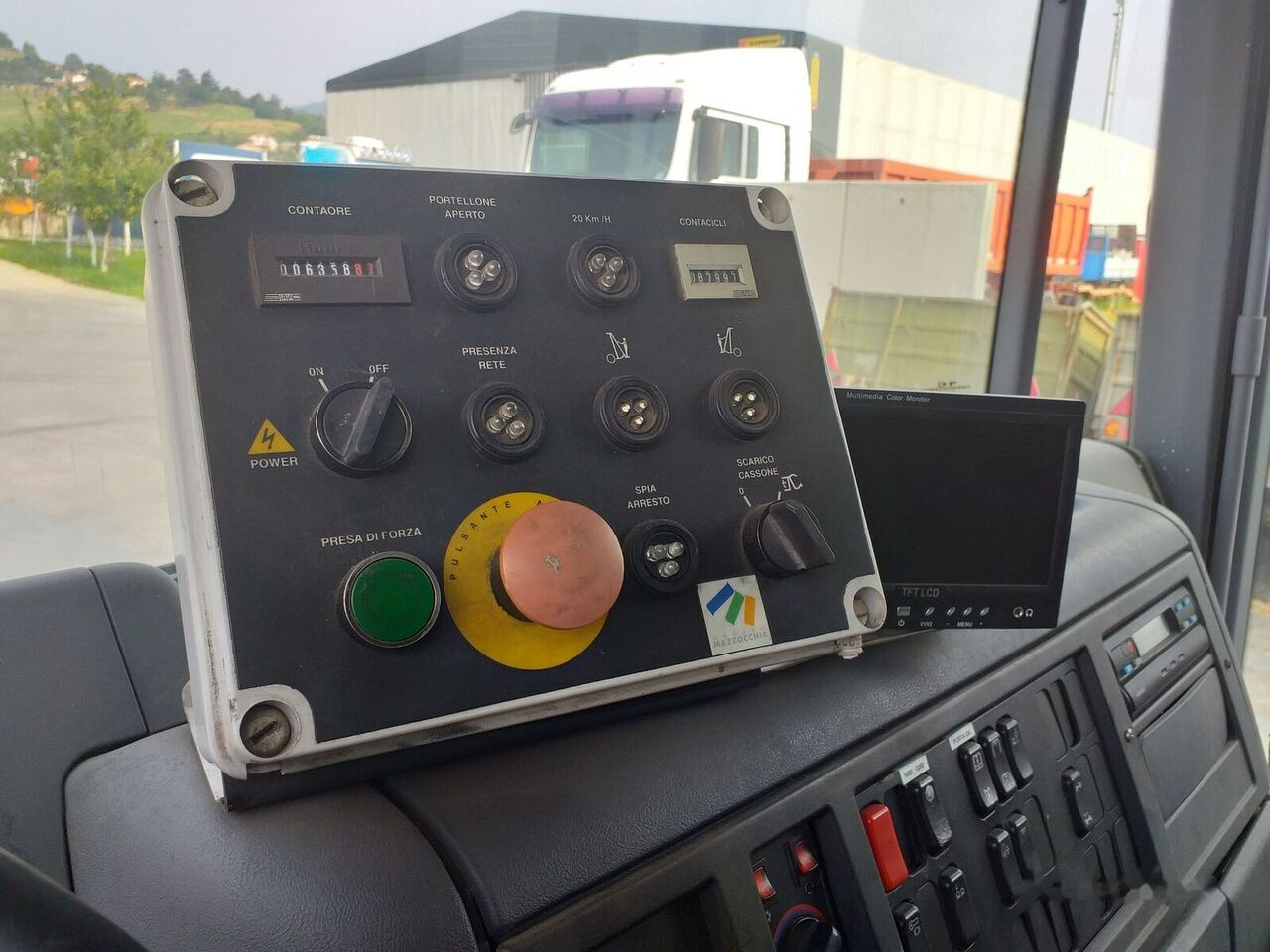 Benne à ordures ménagères Mercedes-Benz Econic 2628: photos 10