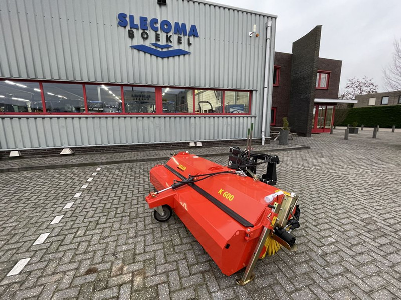 ADLER K600-240 Veegmachine - Brosse pour Véhicule de voirie/ Spécial: photos 2 ADLER K600-240 Veegmachine - Brosse pour Véhicule de voirie/ Spécial: photos 2