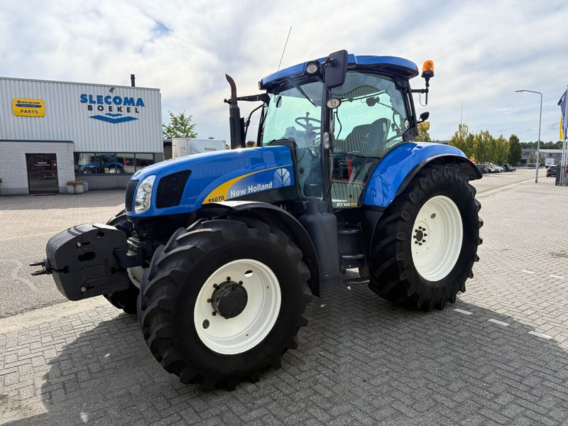 New Holland T6070 Elite - Tracteur agricole: photos 2 New Holland T6070 Elite - Tracteur agricole: photos 2