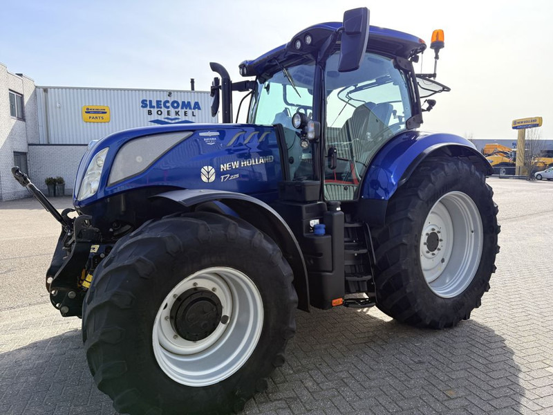 New Holland T7.225 AC Stage V Blue Power - Tracteur agricole: photos 1 New Holland T7.225 AC Stage V Blue Power - Tracteur agricole: photos 1