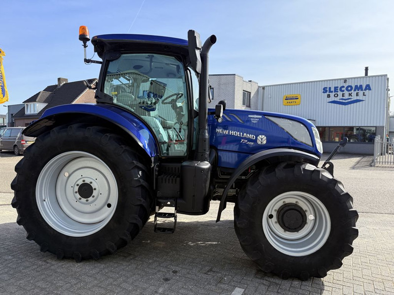 New Holland T7.225 AC Stage V Blue Power - Tracteur agricole: photos 2 New Holland T7.225 AC Stage V Blue Power - Tracteur agricole: photos 2