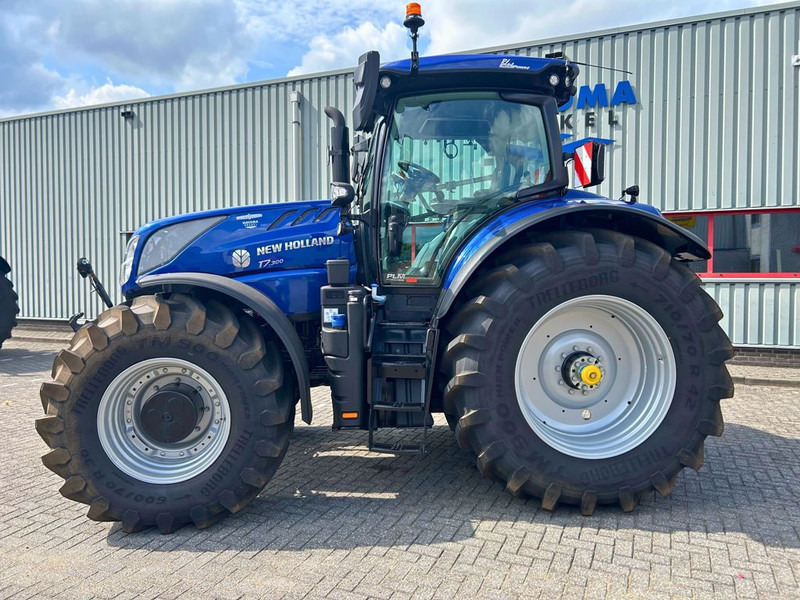New Holland T7.300 AC New Gen Blue Power DEMO - Tracteur agricole: photos 2 New Holland T7.300 AC New Gen Blue Power DEMO - Tracteur agricole: photos 2
