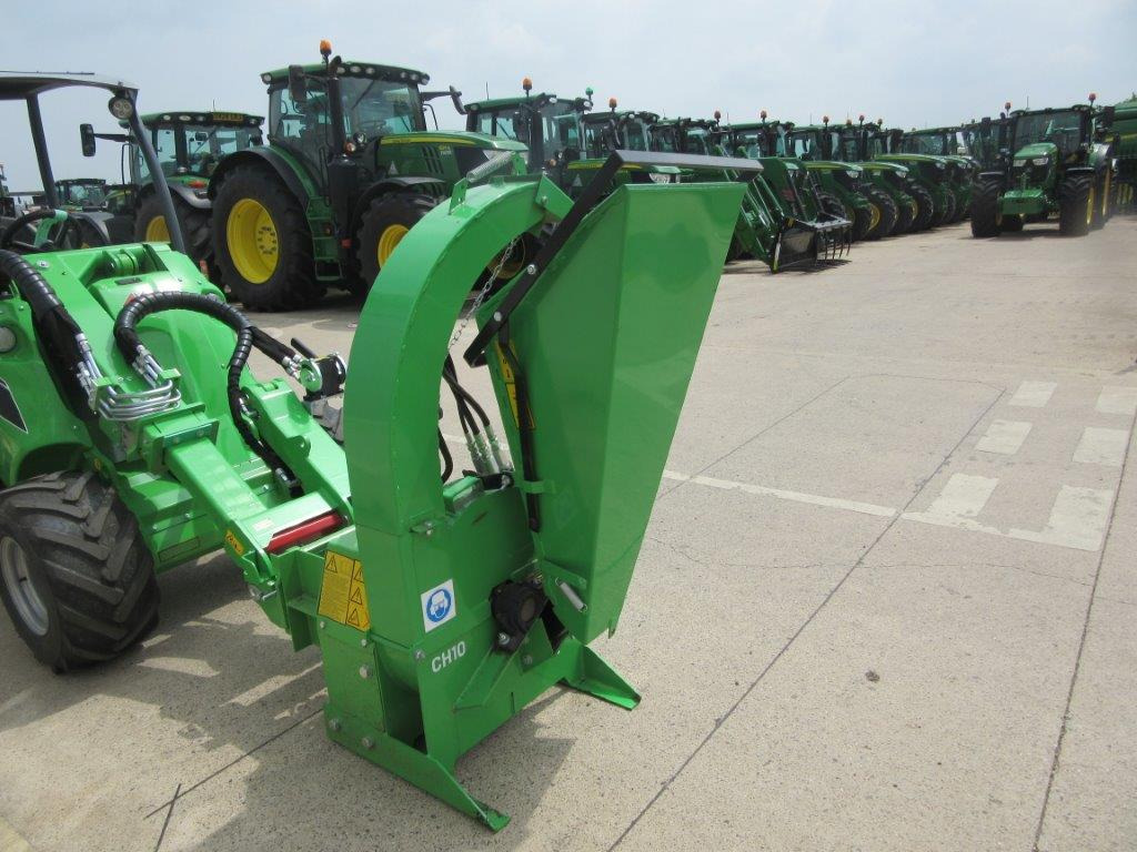 AVANT WOOD CHIPPER CH100 - Valet de ferme: photos 4 AVANT WOOD CHIPPER CH100 - Valet de ferme: photos 4