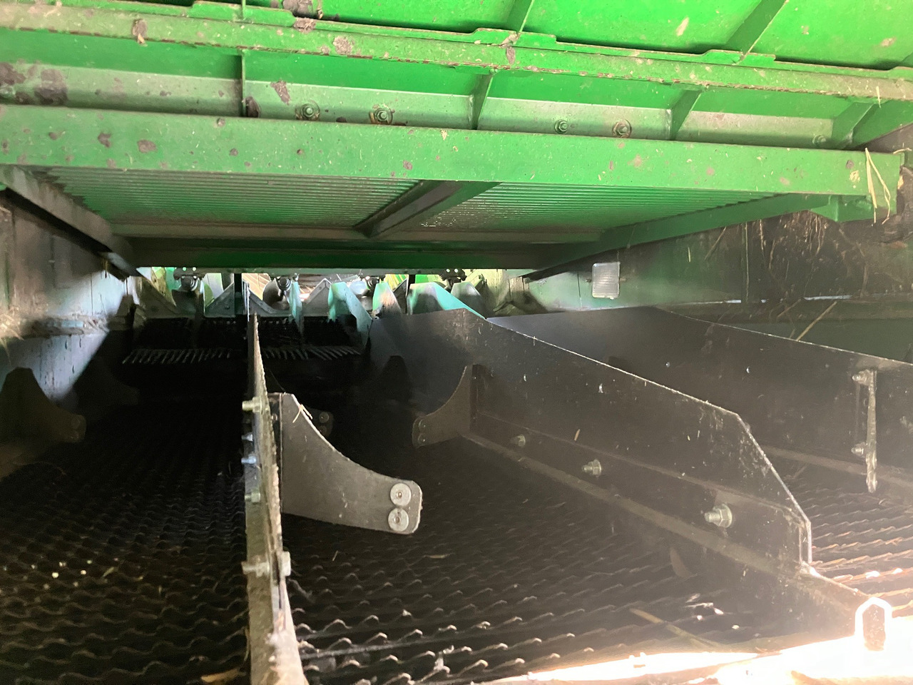 Moissonneuse-batteuse JOHN DEERE S685 TM: photos 11