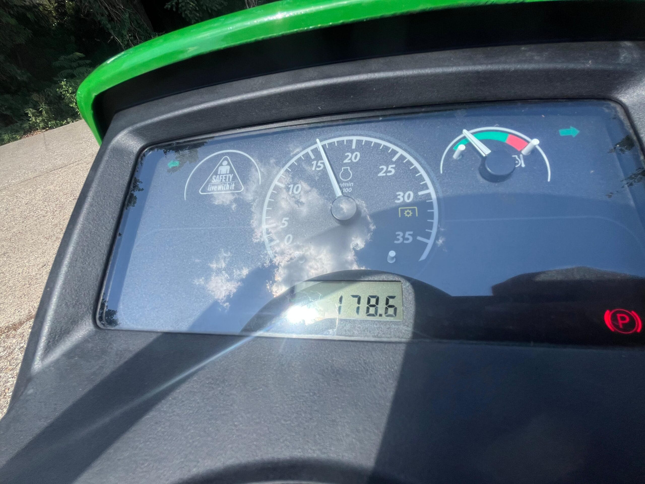 John Deere 1026R Sub-compact Tractor - Micro tracteur: photos 5 John Deere 1026R Sub-compact Tractor - Micro tracteur: photos 5