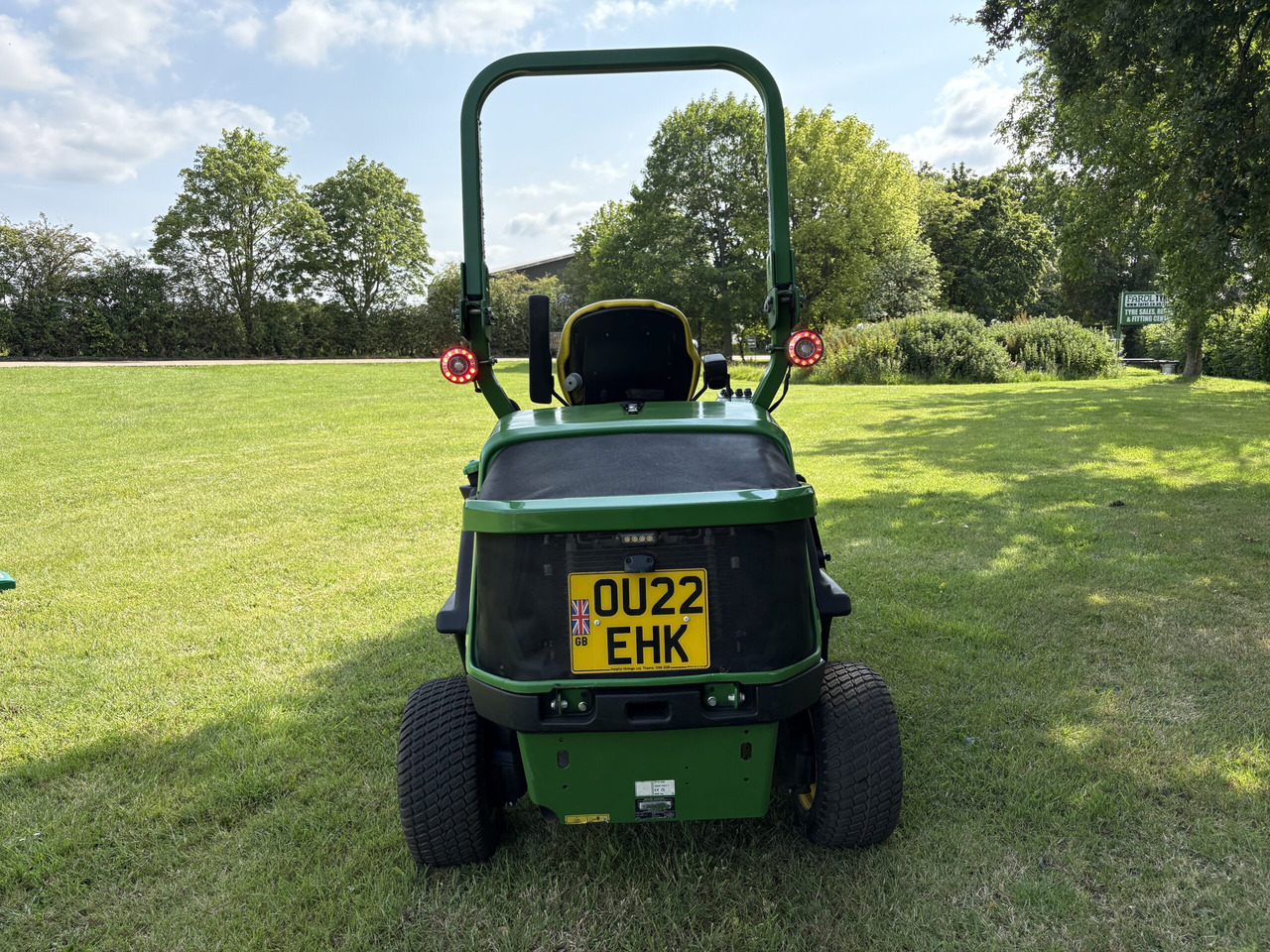 John Deere 1570 C/W 60" rear discharge deck - Motofaucheuse: photos 4 John Deere 1570 C/W 60" rear discharge deck - Motofaucheuse: photos 4