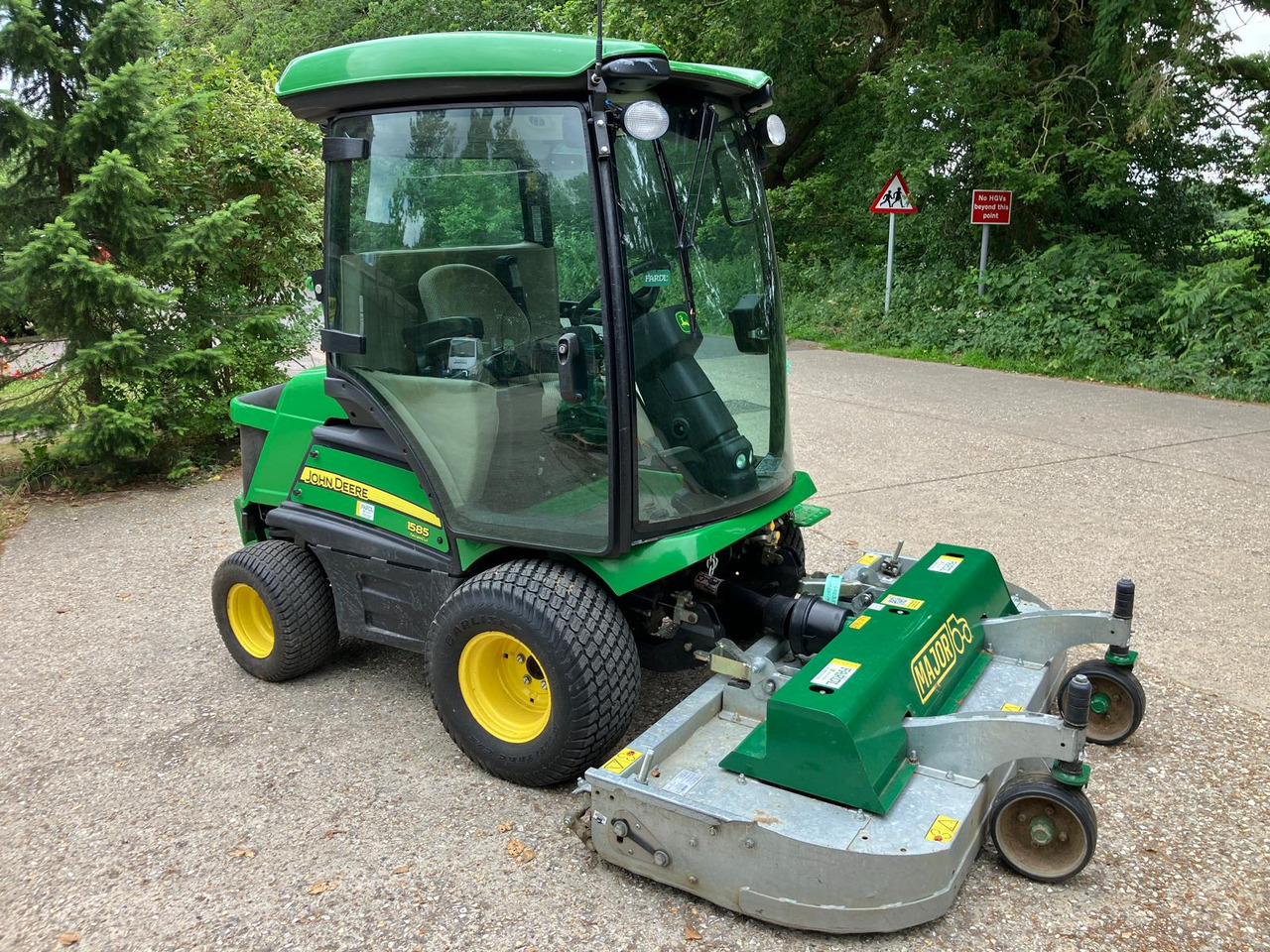 John Deere 1585 out front mower - Motofaucheuse: photos 1 John Deere 1585 out front mower - Motofaucheuse: photos 1