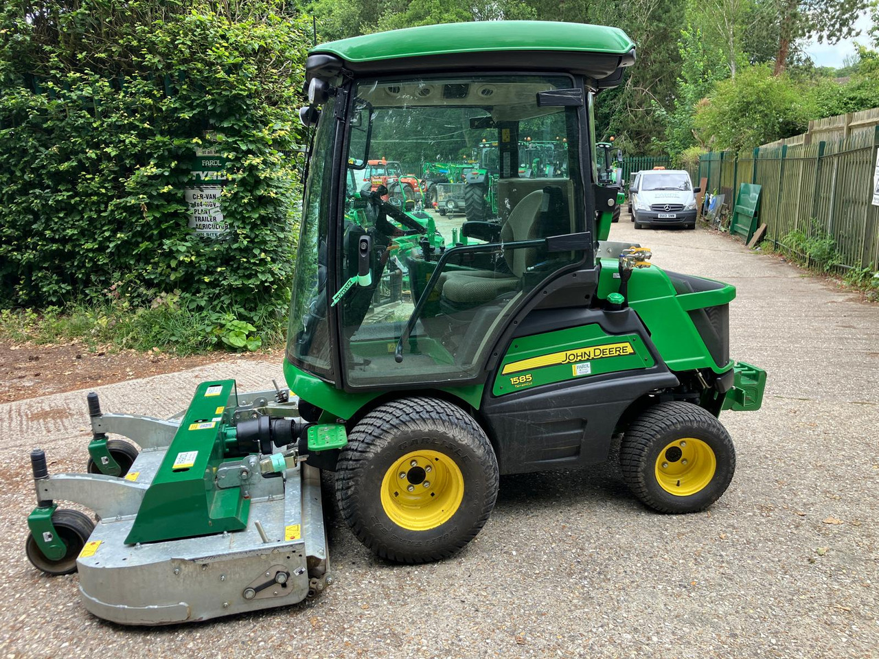 John Deere 1585 out front mower - Motofaucheuse: photos 4 John Deere 1585 out front mower - Motofaucheuse: photos 4