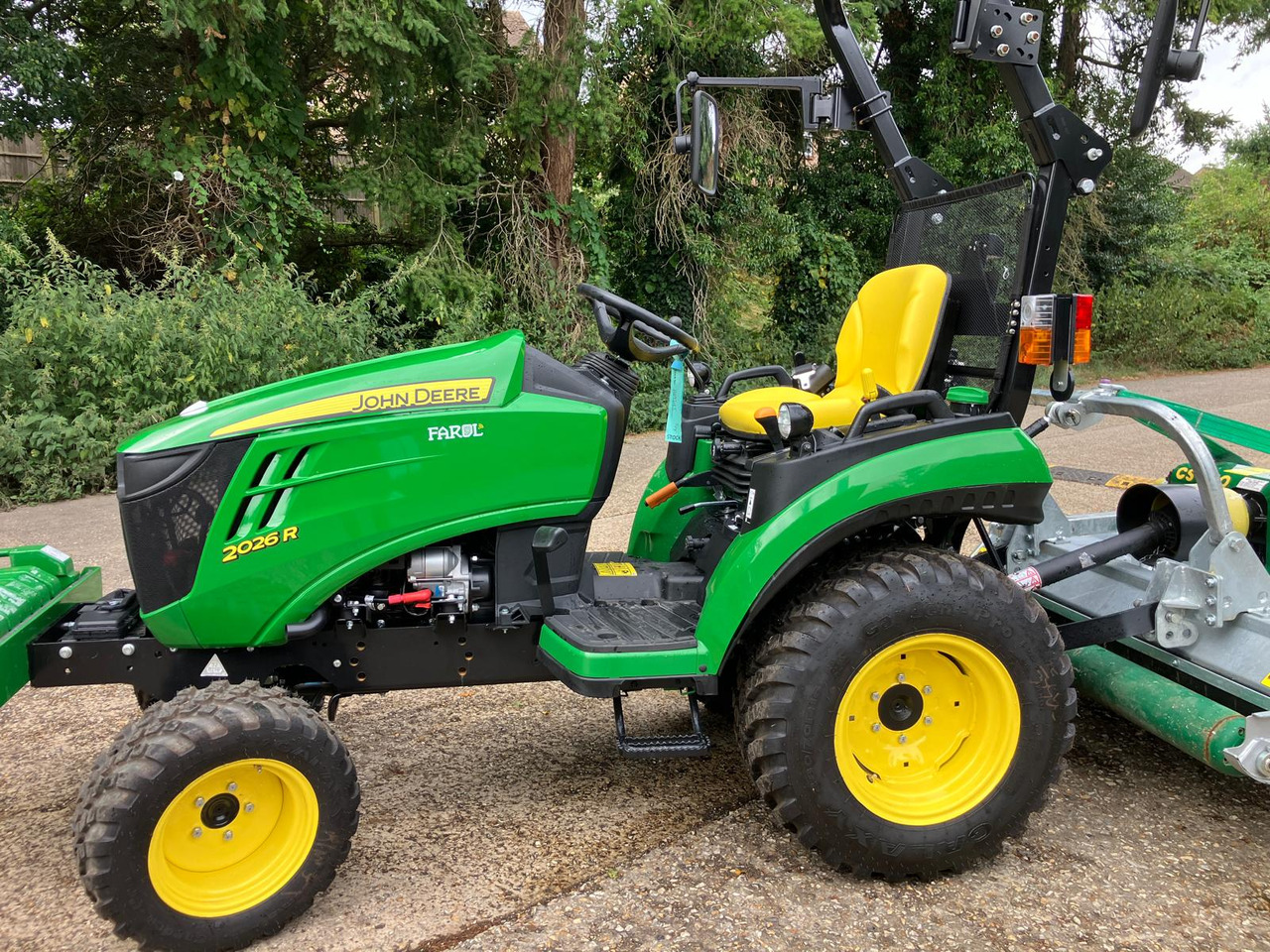 John Deere 2026R compact tractor - Micro tracteur: photos 2 John Deere 2026R compact tractor - Micro tracteur: photos 2