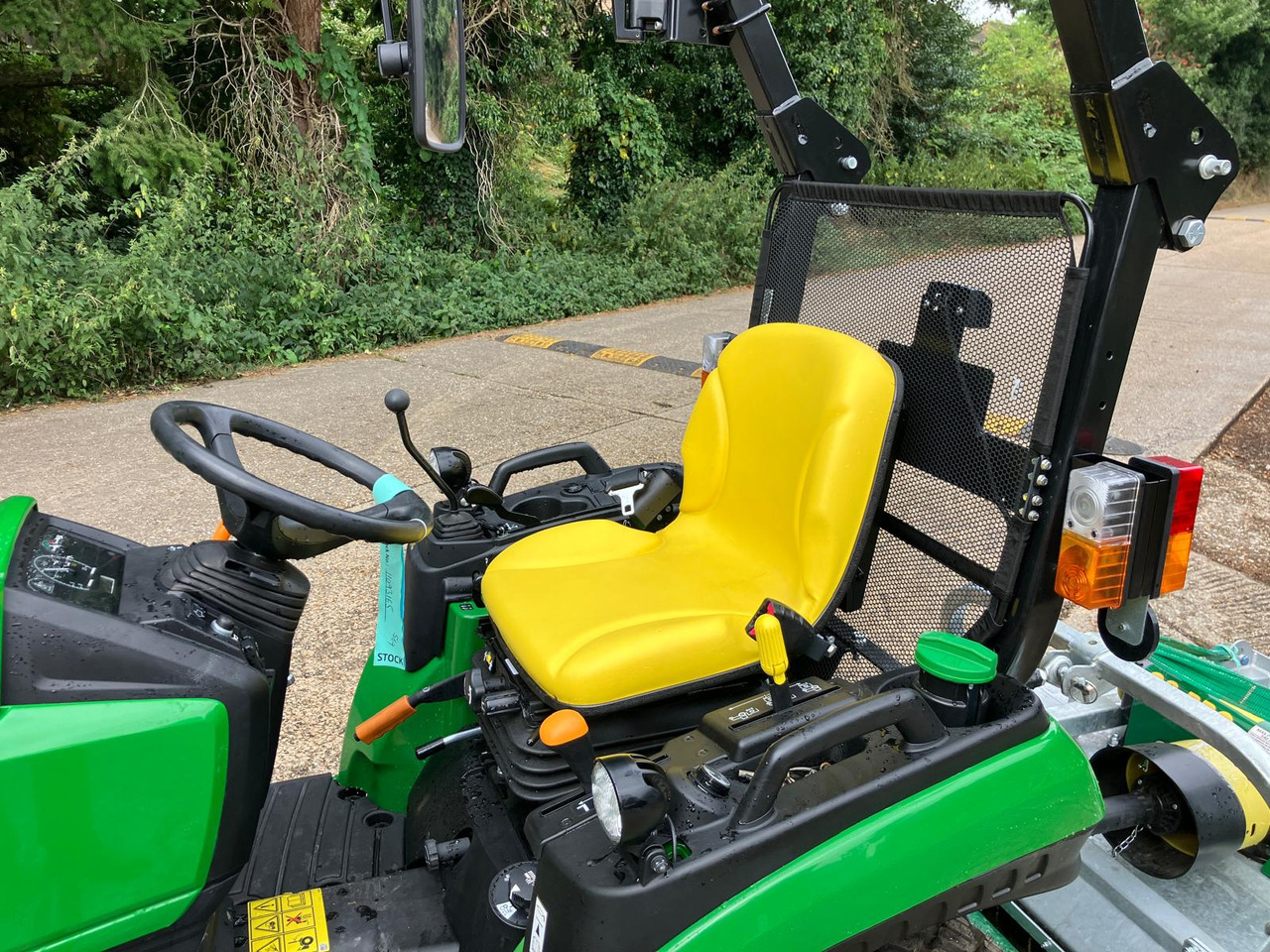 John Deere 2026R compact tractor - Micro tracteur: photos 4 John Deere 2026R compact tractor - Micro tracteur: photos 4