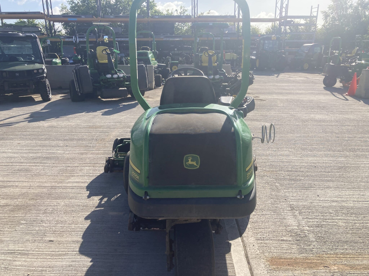 John Deere 2500EH greens triple mower - Motofaucheuse: photos 4 John Deere 2500EH greens triple mower - Motofaucheuse: photos 4