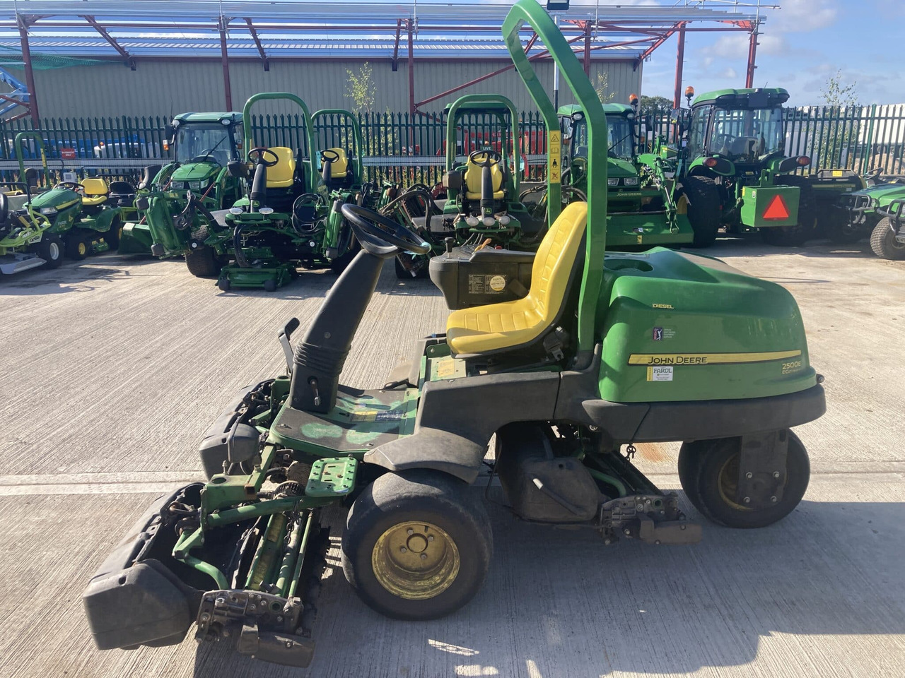 John Deere 2500EH greens triple mower - Motofaucheuse: photos 2 John Deere 2500EH greens triple mower - Motofaucheuse: photos 2