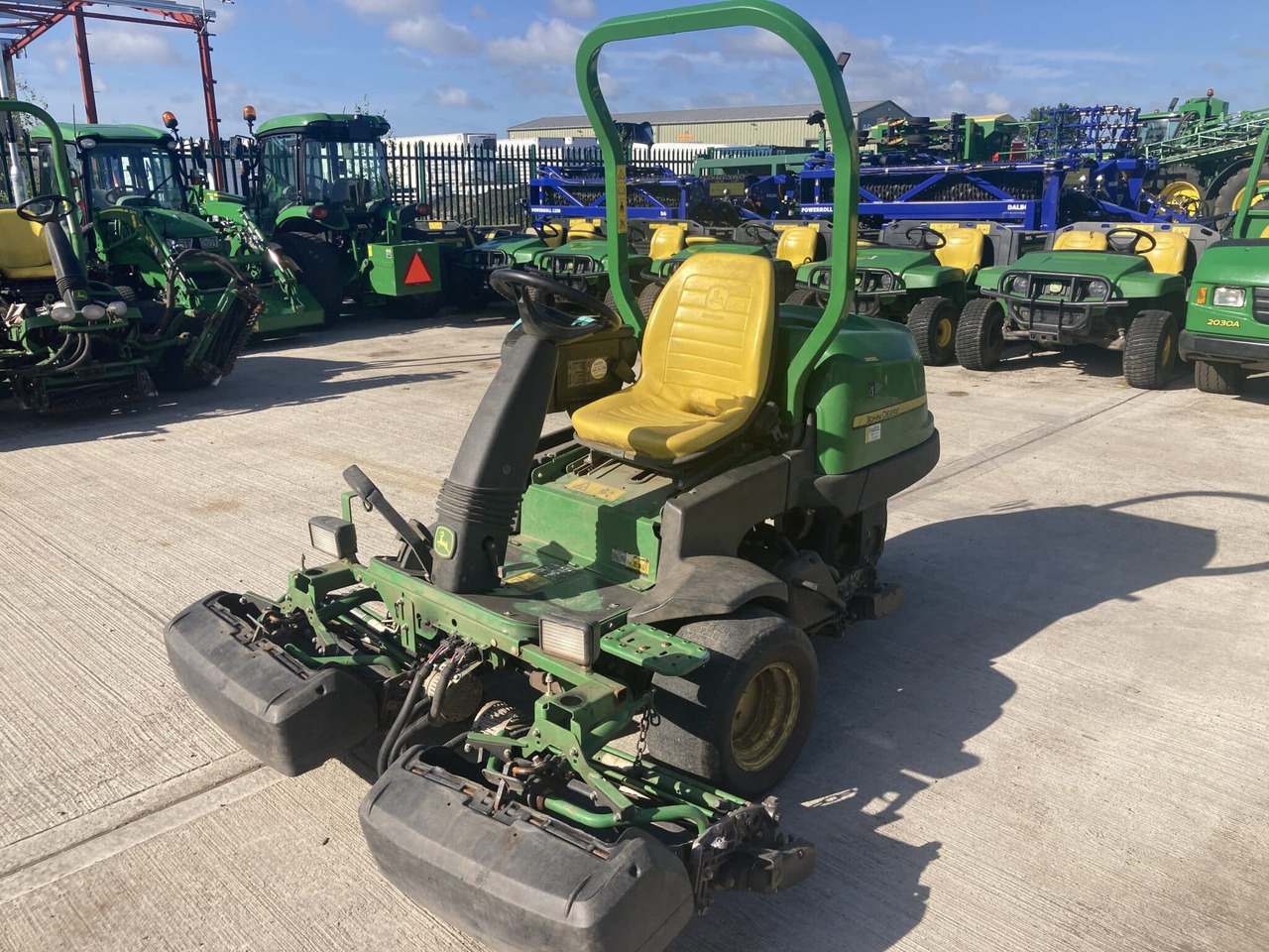 John Deere 2500EH greens triple mower - Motofaucheuse: photos 1 John Deere 2500EH greens triple mower - Motofaucheuse: photos 1