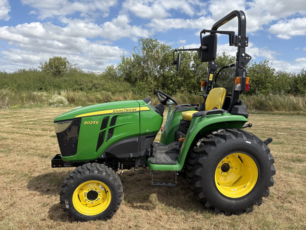 John Deere 3025E Compact Tractor - Micro tracteur: photos 1 John Deere 3025E Compact Tractor - Micro tracteur: photos 1