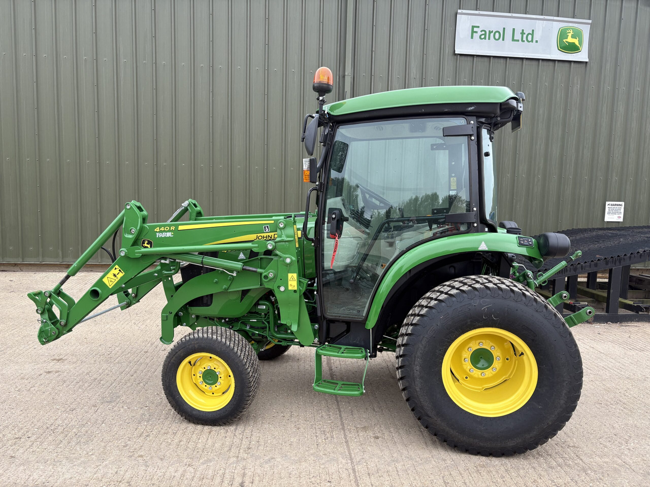 John Deere 4066 Compact Tractor with 440R loader - Micro tracteur: photos 1 John Deere 4066 Compact Tractor with 440R loader - Micro tracteur: photos 1