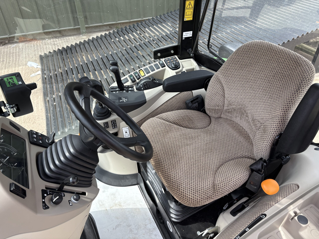 John Deere 4066R Compact Tractor - Micro tracteur: photos 4 John Deere 4066R Compact Tractor - Micro tracteur: photos 4