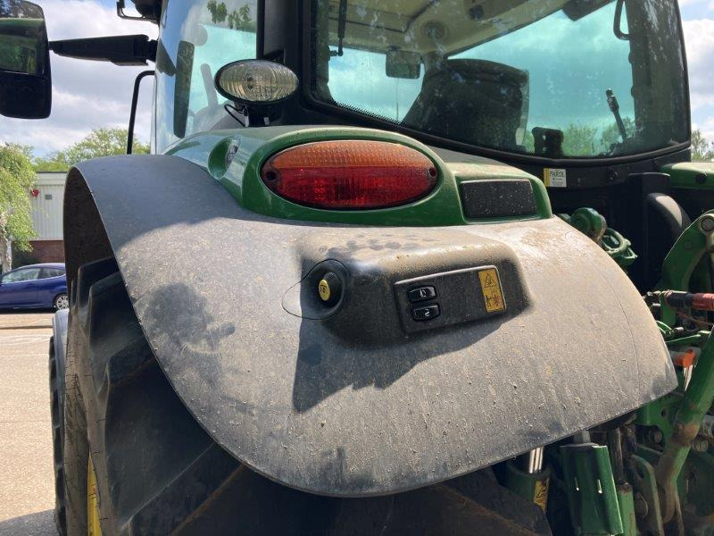 Tracteur agricole John Deere 6130R: photos 11