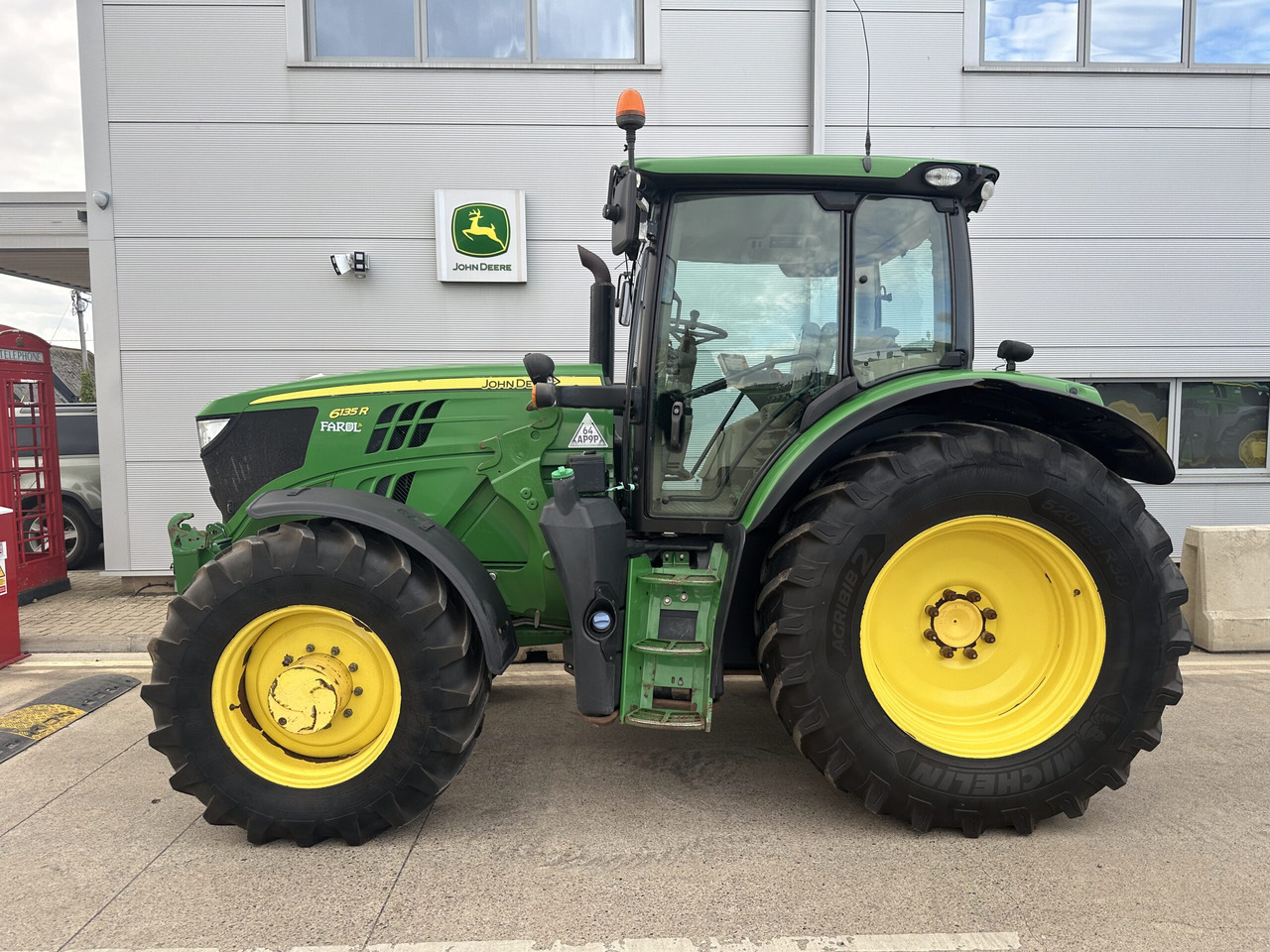 John Deere 6135R - Tracteur agricole: photos 2 John Deere 6135R - Tracteur agricole: photos 2