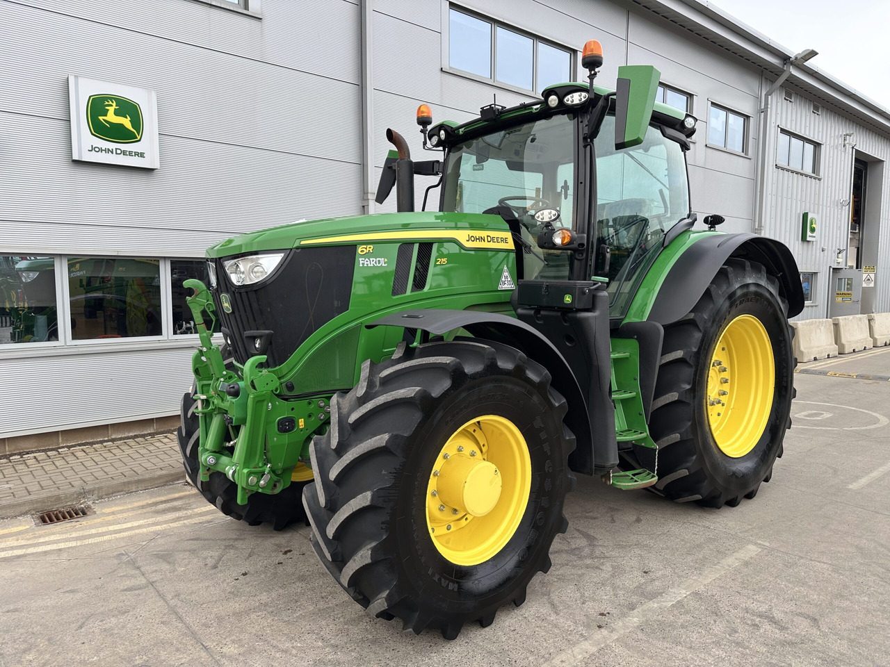 John Deere 6R 215 - Tracteur agricole: photos 1 John Deere 6R 215 - Tracteur agricole: photos 1